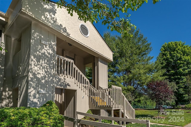 view of home's exterior