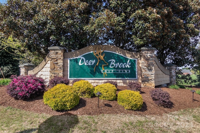 view of community / neighborhood sign