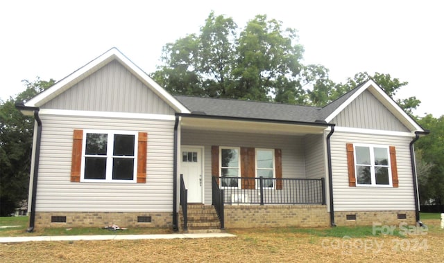 view of front of property featuring covered porch