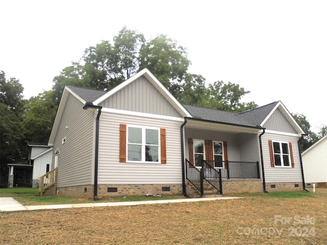 view of front of property featuring a porch