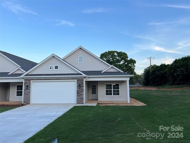 view of front of house featuring a garage and a front yard