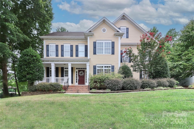 view of front facade featuring a front lawn and a porch