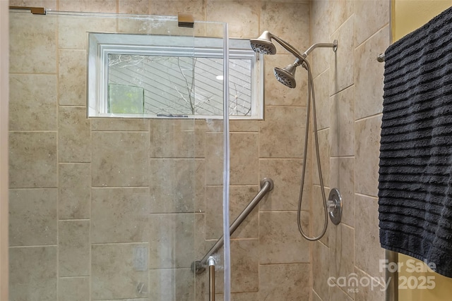 room details featuring tiled shower