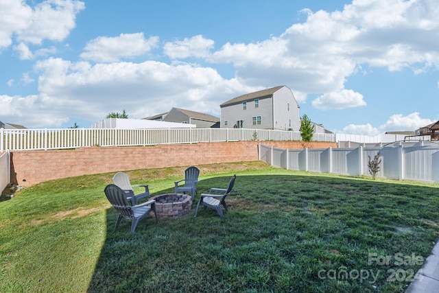 view of yard featuring an outdoor fire pit