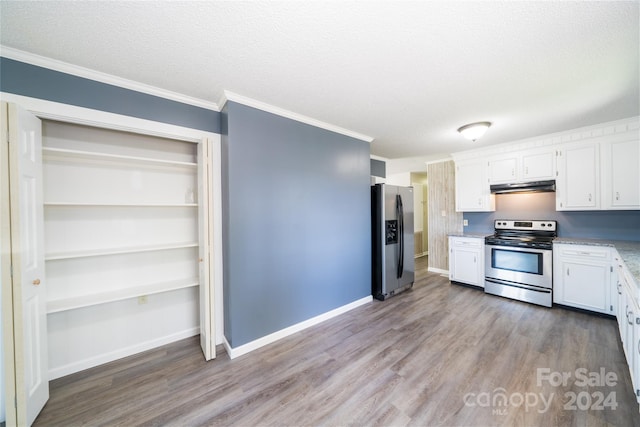 kitchen featuring a textured ceiling, light hardwood / wood-style floors, stainless steel appliances, white cabinets, and crown molding