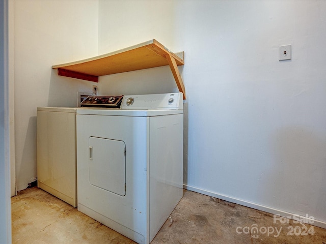 washroom with washing machine and dryer