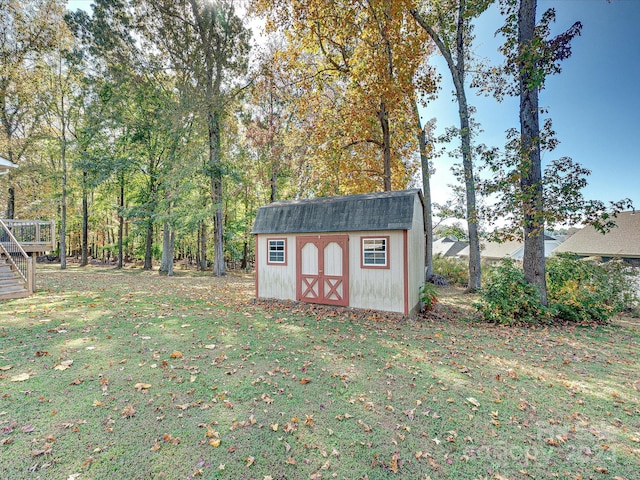 view of outdoor structure with a yard