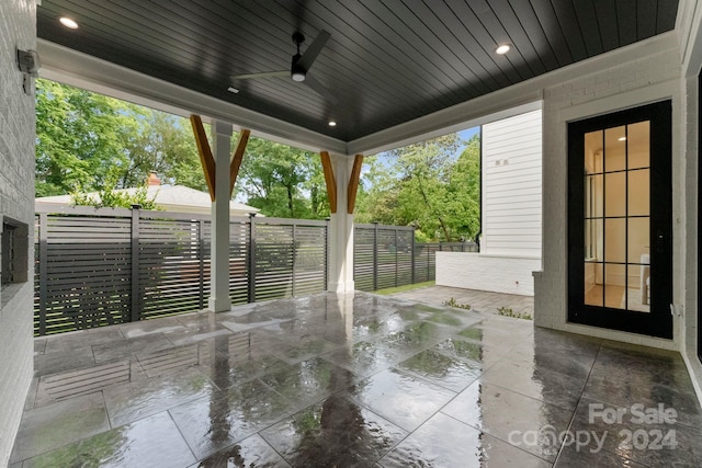 view of terrace with ceiling fan