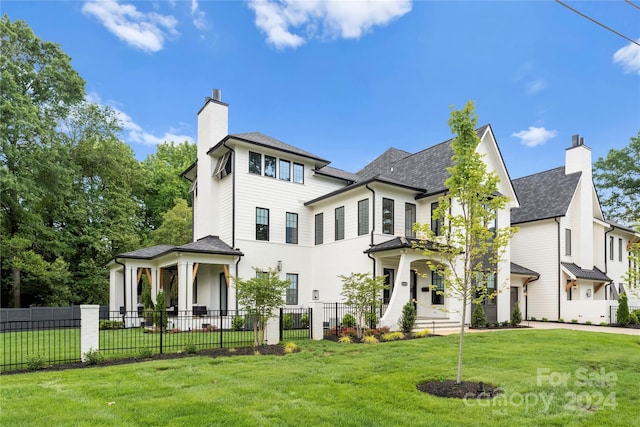 view of front of property with a front yard