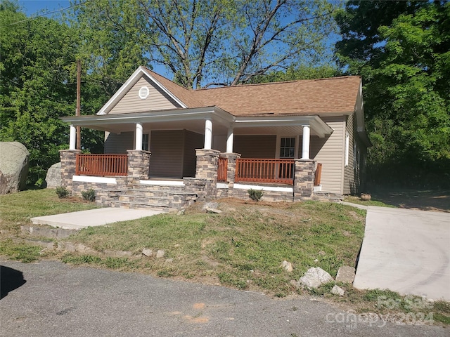 view of front facade with covered porch