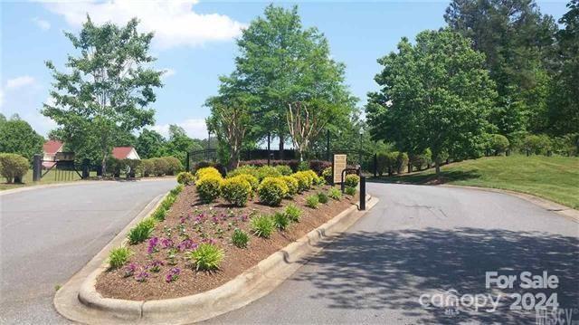 Listing photo 2 for 210 Harbor Ridge Dr, Connelly Springs NC 28612