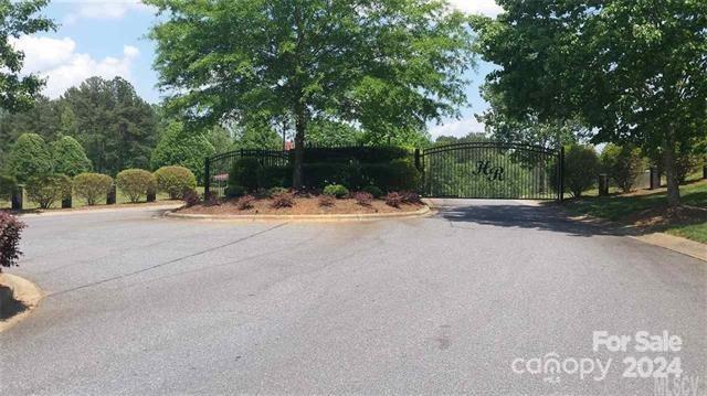 Listing photo 3 for 210 Harbor Ridge Dr, Connelly Springs NC 28612