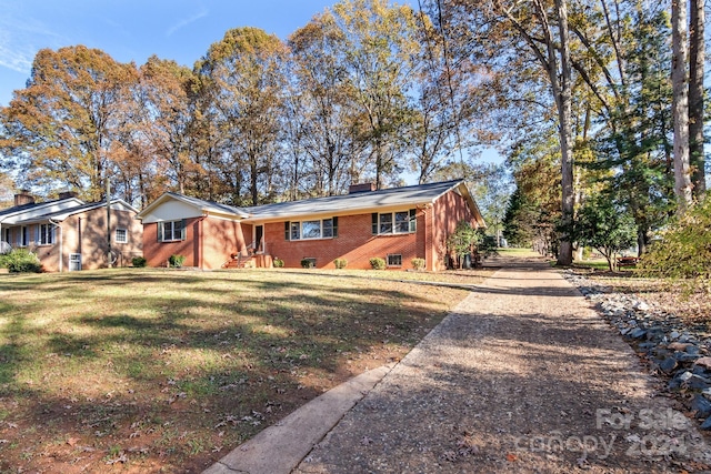 ranch-style house with a front yard