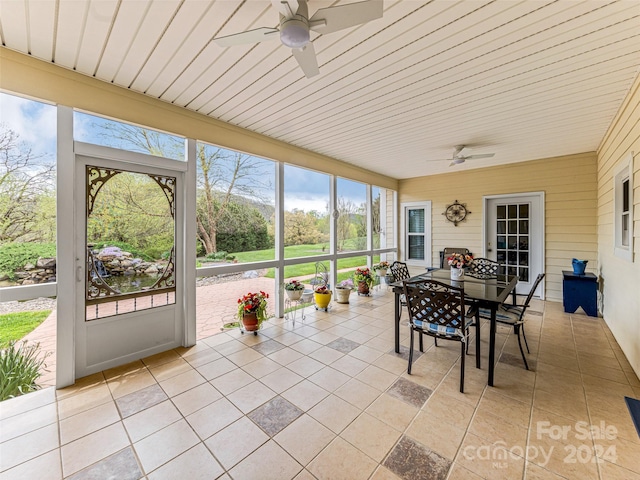 sunroom / solarium with ceiling fan