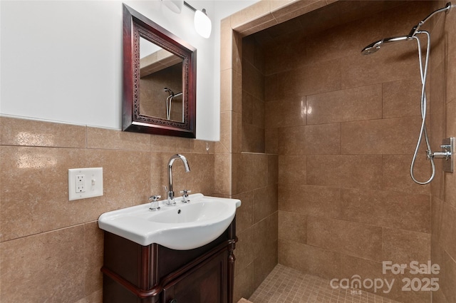 30 Cedarcliff Rd, Asheville, NC 28803 - bathroom with a tile shower and vanity