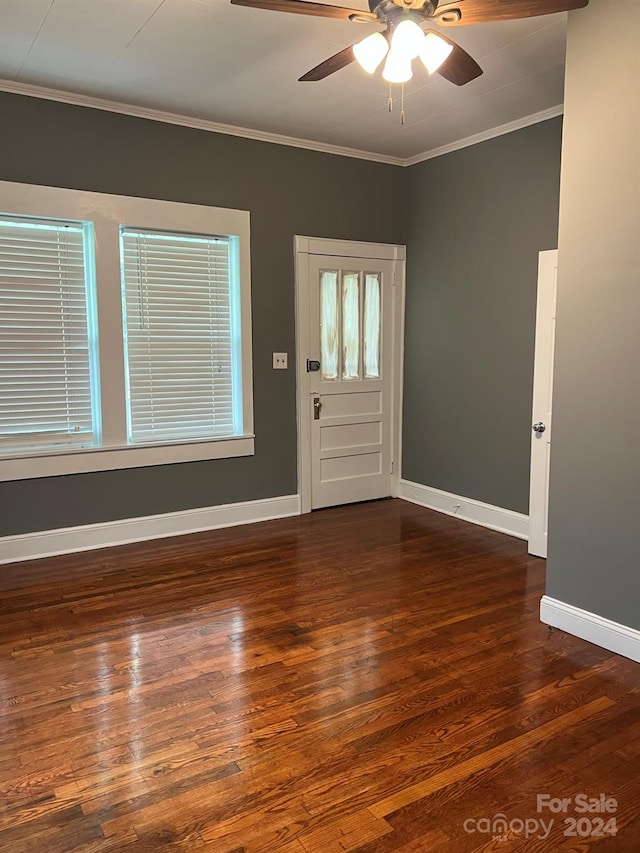 entryway featuring ceiling fan, wood finished floors, baseboards, and ornamental molding