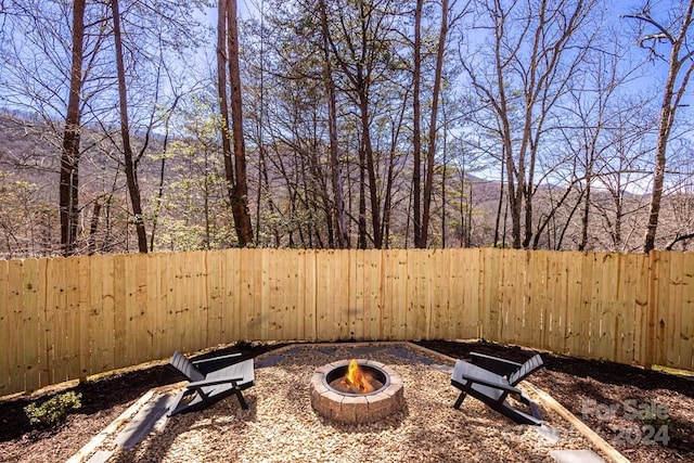 view of yard featuring a fire pit