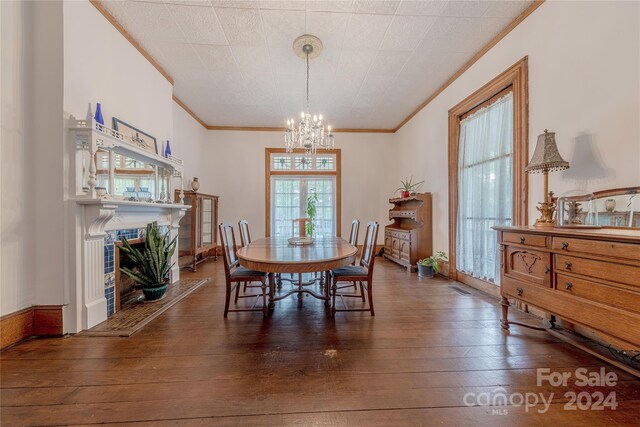 dining area with a chandelier, ornamental molding, dark hardwood / wood-style flooring, and plenty of natural light