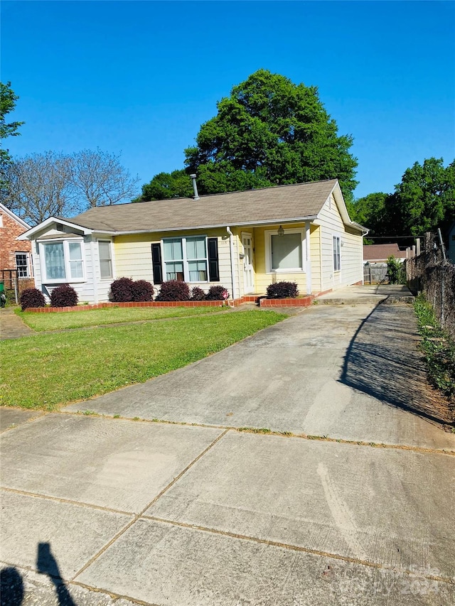 ranch-style house with a front yard