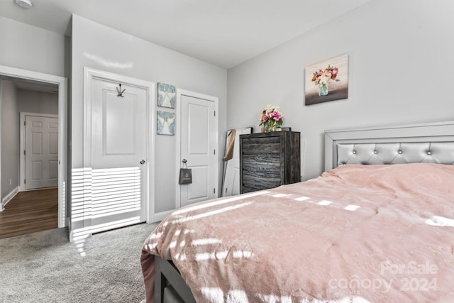 bedroom with carpet flooring