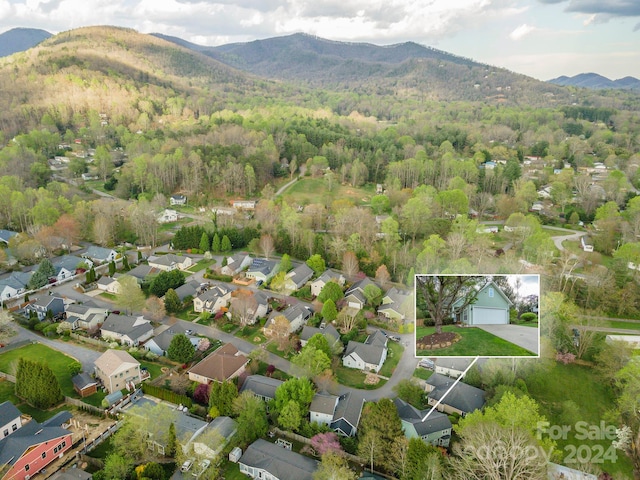 drone / aerial view featuring a mountain view