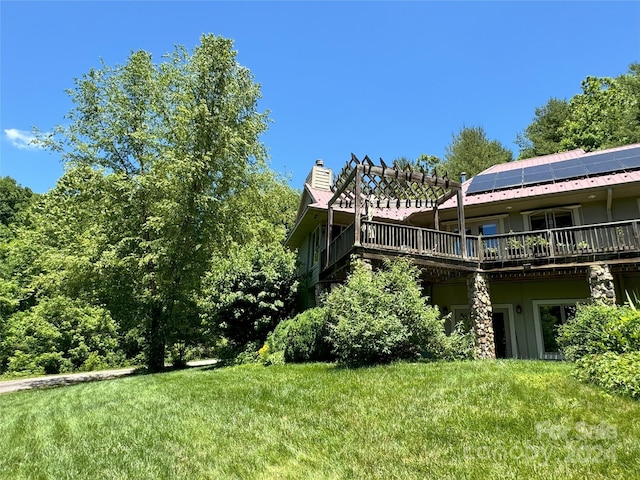 view of yard featuring a pergola