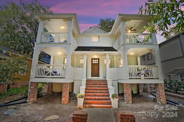 view of front of property featuring a balcony