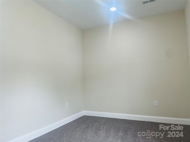 empty room featuring carpet