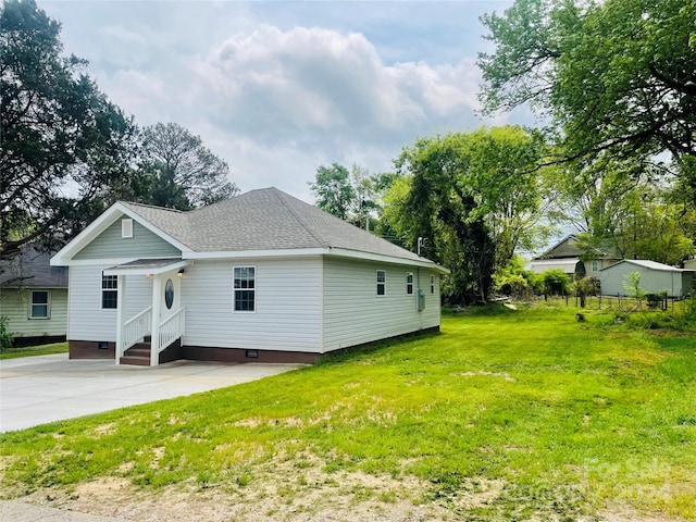 back of house with a lawn