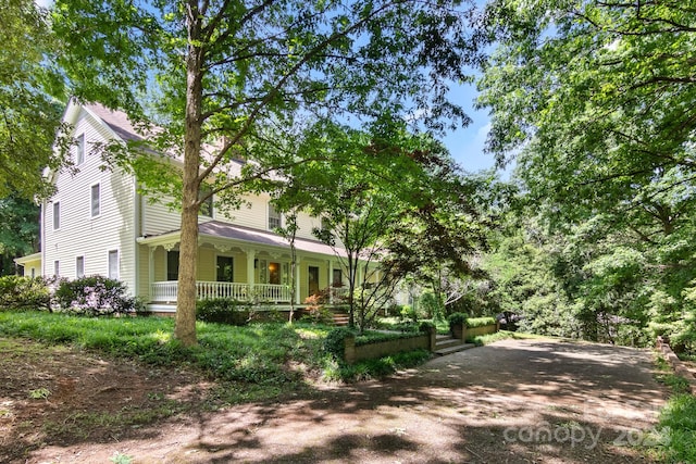 view of front of property with covered porch