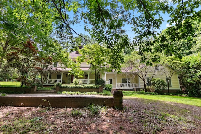 view of front of home with a front yard and covered porch