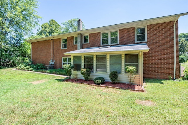 view of front facade featuring a front yard