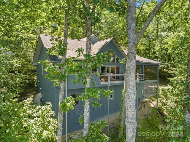 view of side of property featuring a balcony