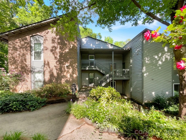 view of front of property