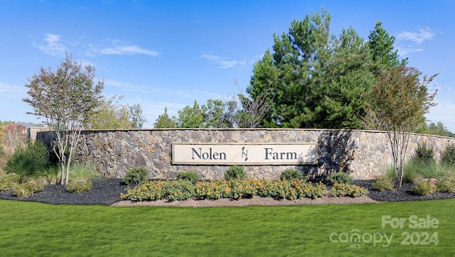 community / neighborhood sign with a lawn