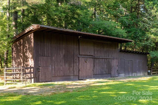 view of outbuilding