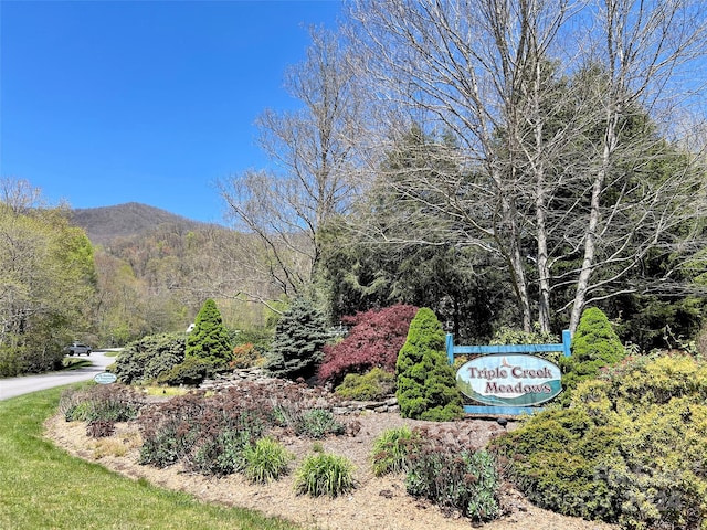 community sign featuring a mountain view