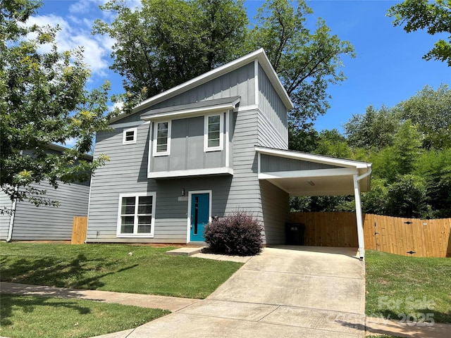 view of front of home with a carport and a front lawn