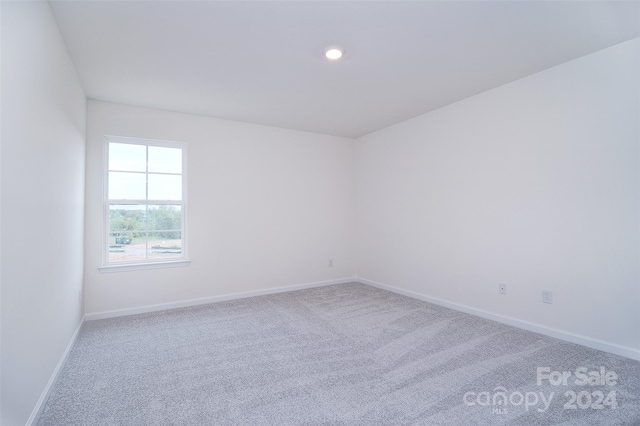 unfurnished room with carpet