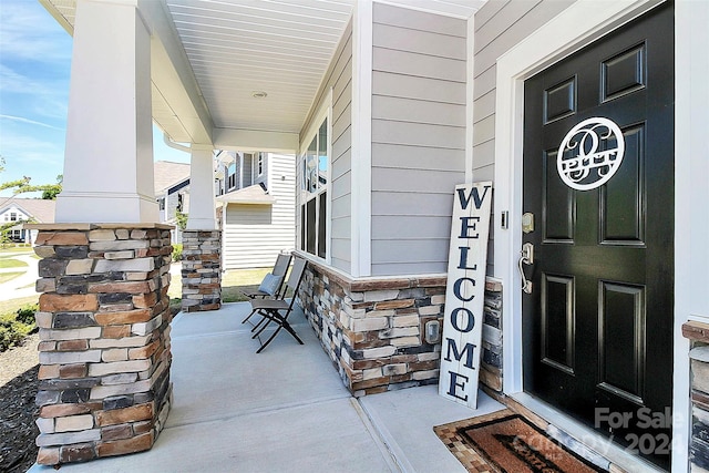 entrance to property featuring covered porch