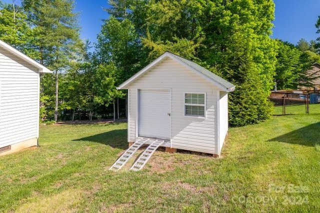 view of shed / structure featuring a lawn