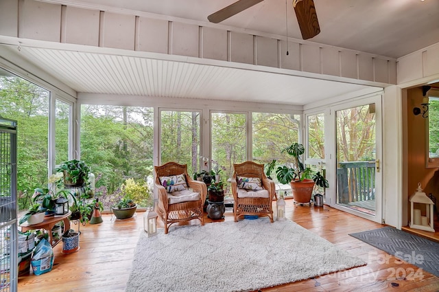 sunroom / solarium with ceiling fan