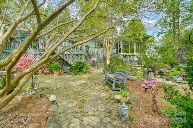 view of yard with a patio area