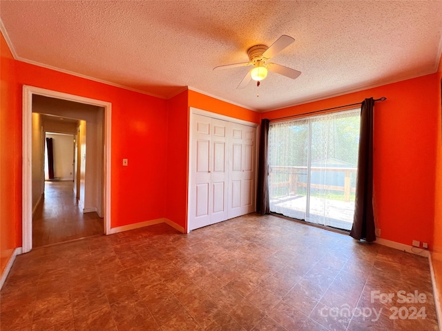 unfurnished bedroom featuring access to exterior, a textured ceiling, a closet, and ceiling fan