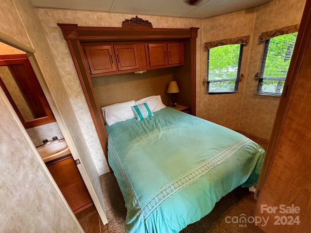 bedroom featuring carpet floors