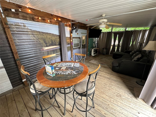 sunroom / solarium with ceiling fan