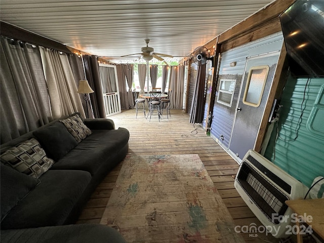 sunroom / solarium with ceiling fan