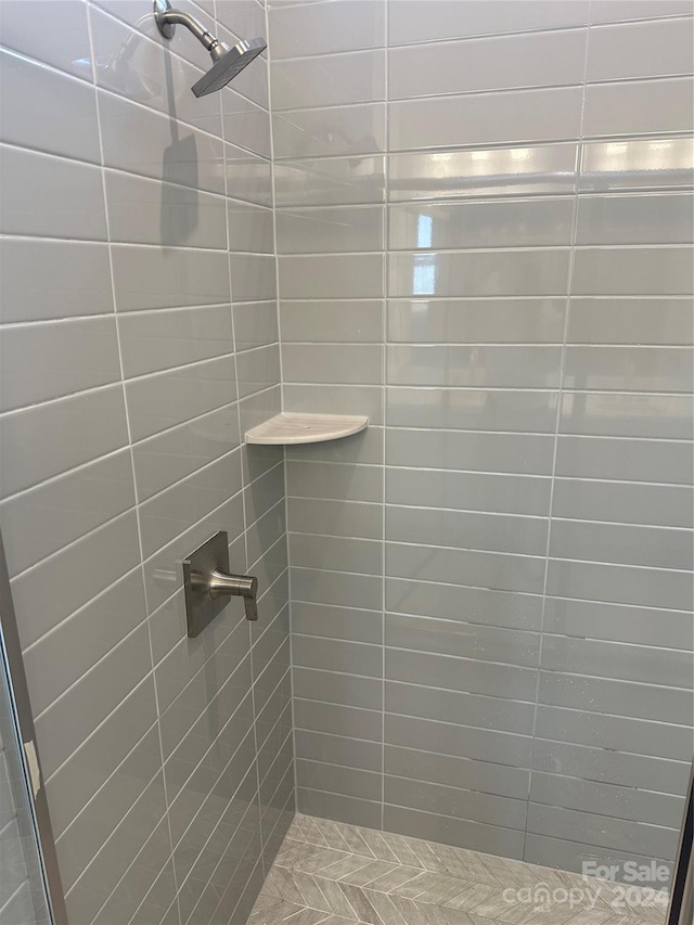 bathroom with a tile shower