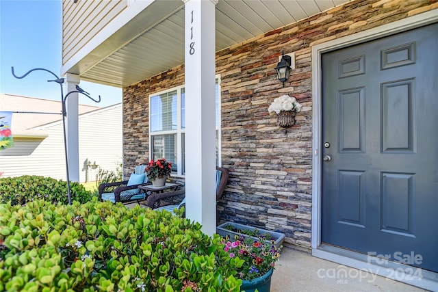 doorway to property with covered porch