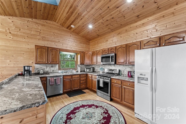 kitchen with sink, tasteful backsplash, light wood-type flooring, stainless steel appliances, and wooden ceiling